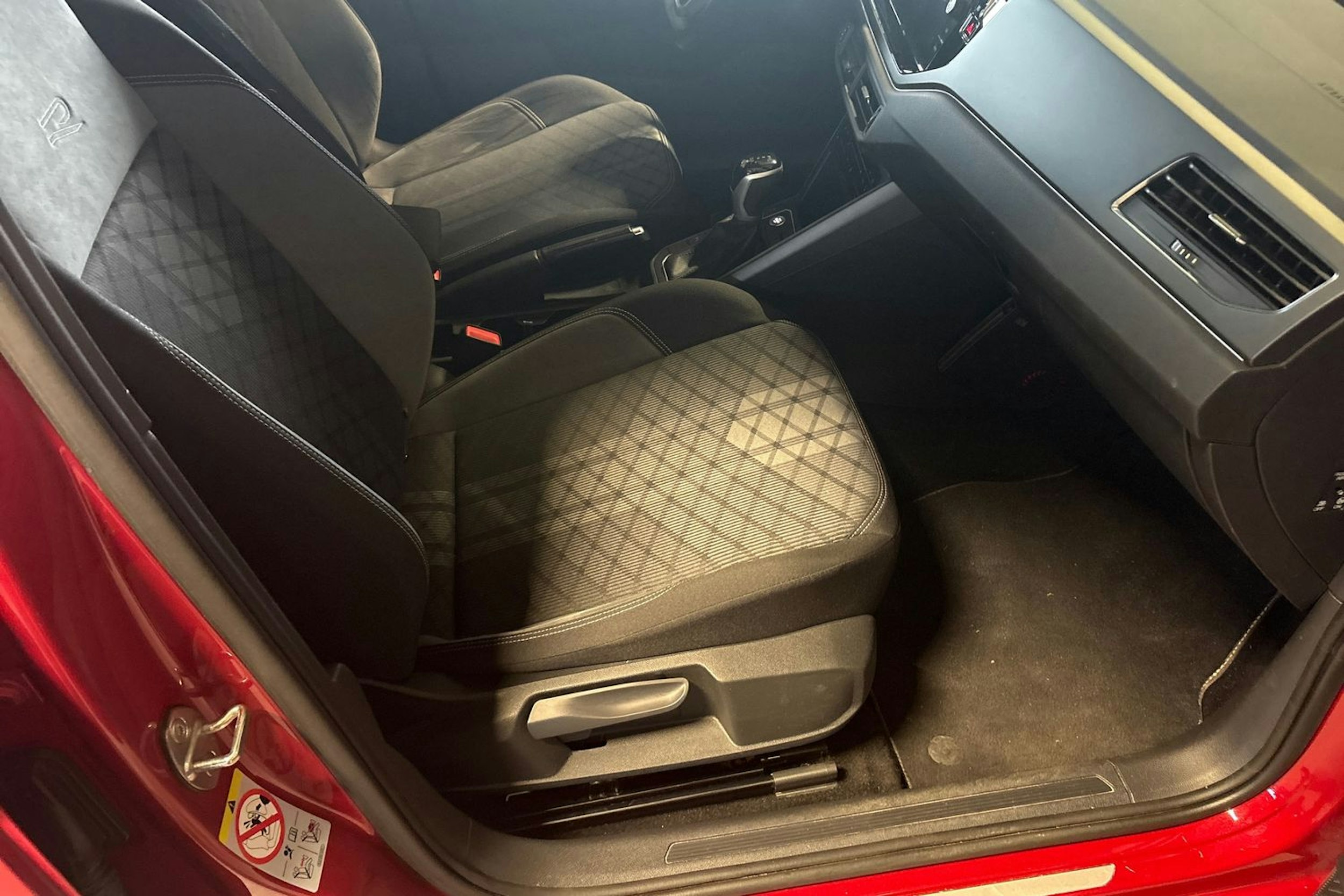 Punainen Volkswagen Taigo 2023 kuva 17.