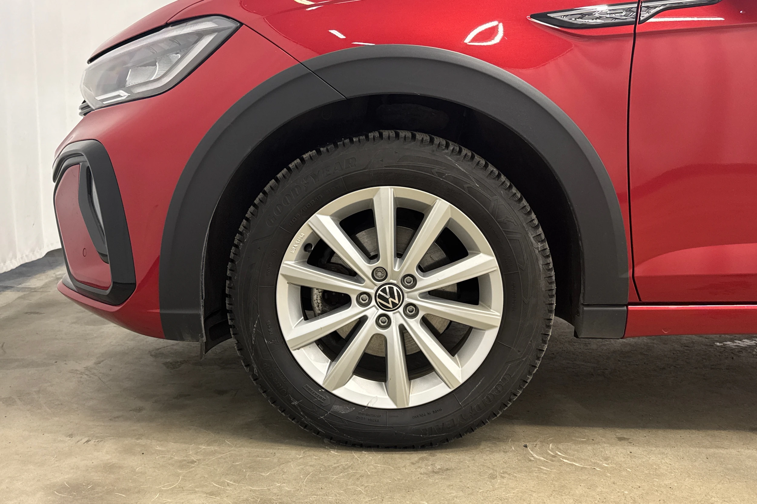 Punainen Volkswagen Taigo 2023 kuva 25.