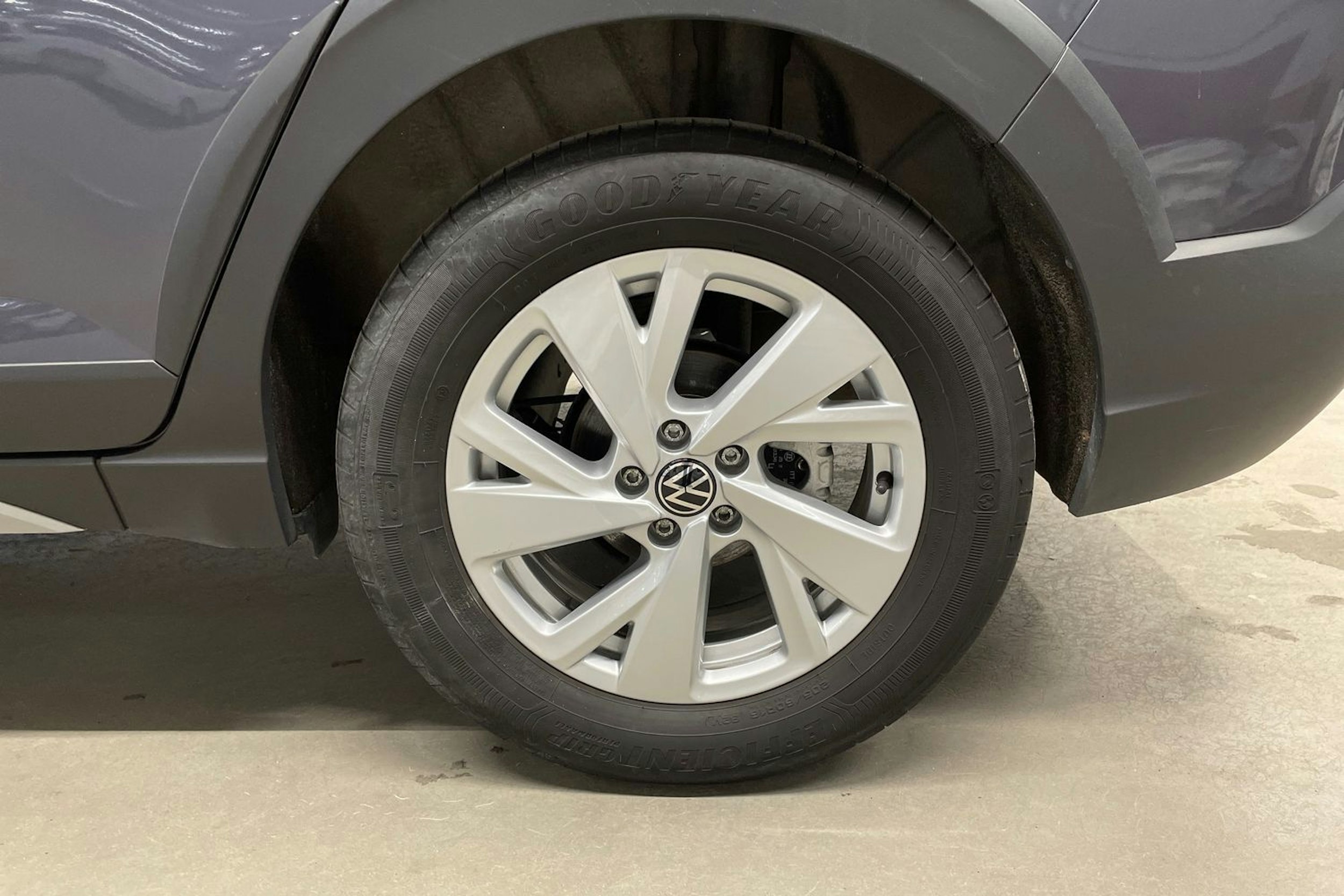 met. harmaa Volkswagen Taigo 2023 kuva 10.
