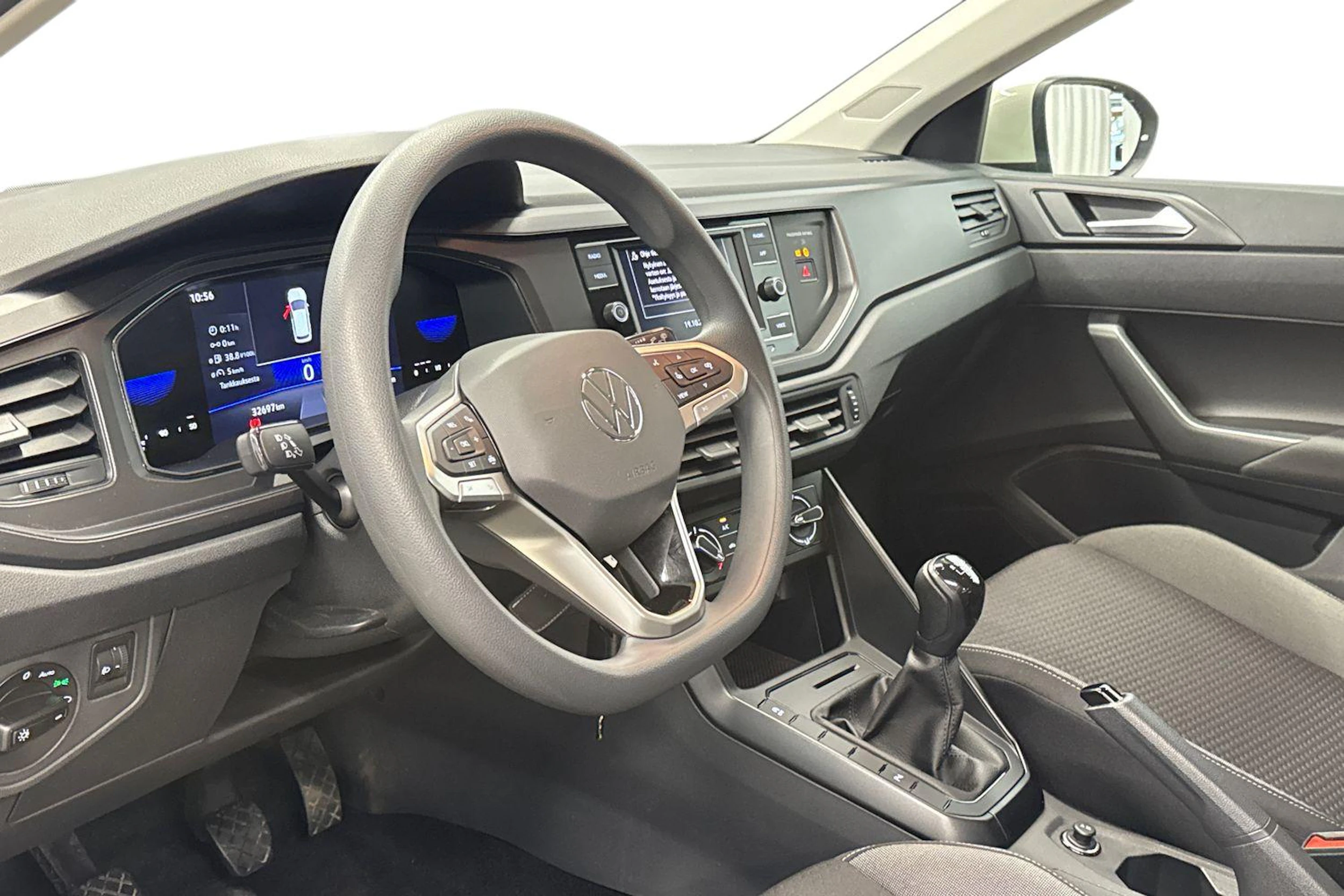 harmaa Volkswagen Taigo 2024 kuva 11.