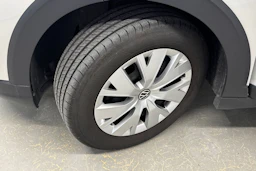 harmaa Volkswagen Taigo 2024 kuva 17.