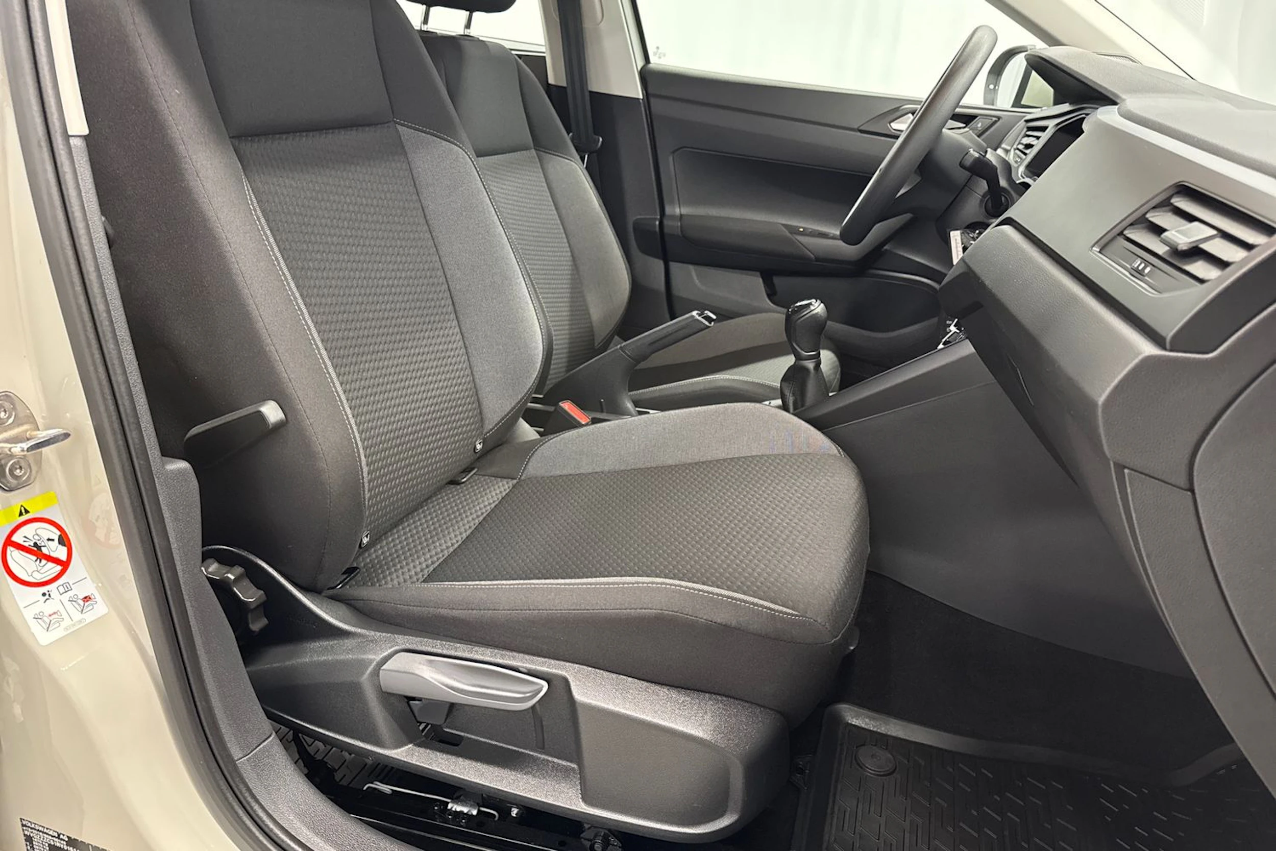harmaa Volkswagen Taigo 2024 kuva 19.