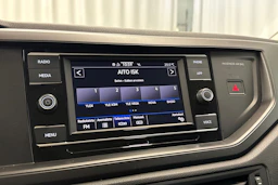 harmaa Volkswagen Taigo 2024 kuva 23.
