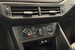 harmaa Volkswagen Taigo 2024 kuva 24.