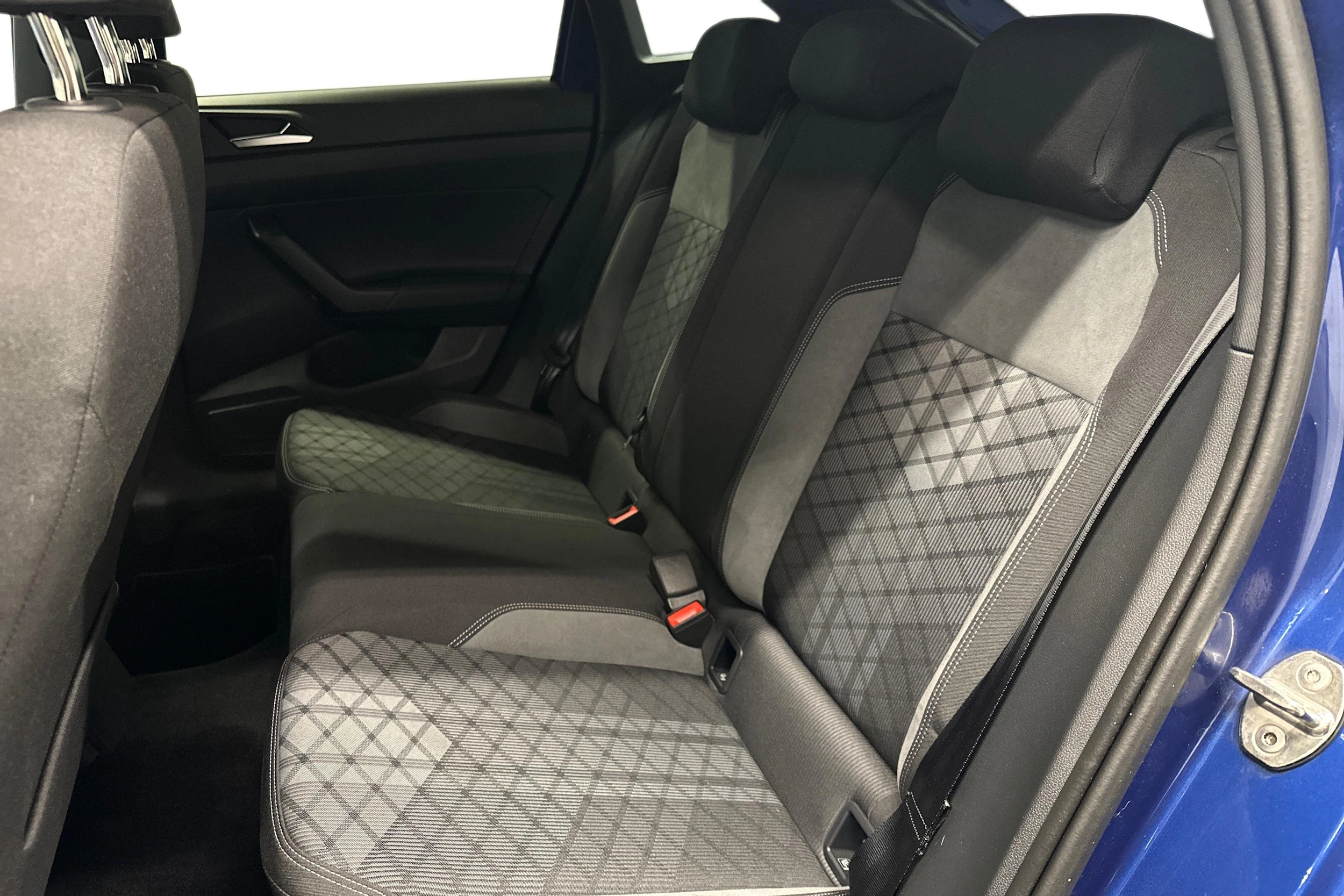 sininen Volkswagen Taigo 2023 kuva 8.
