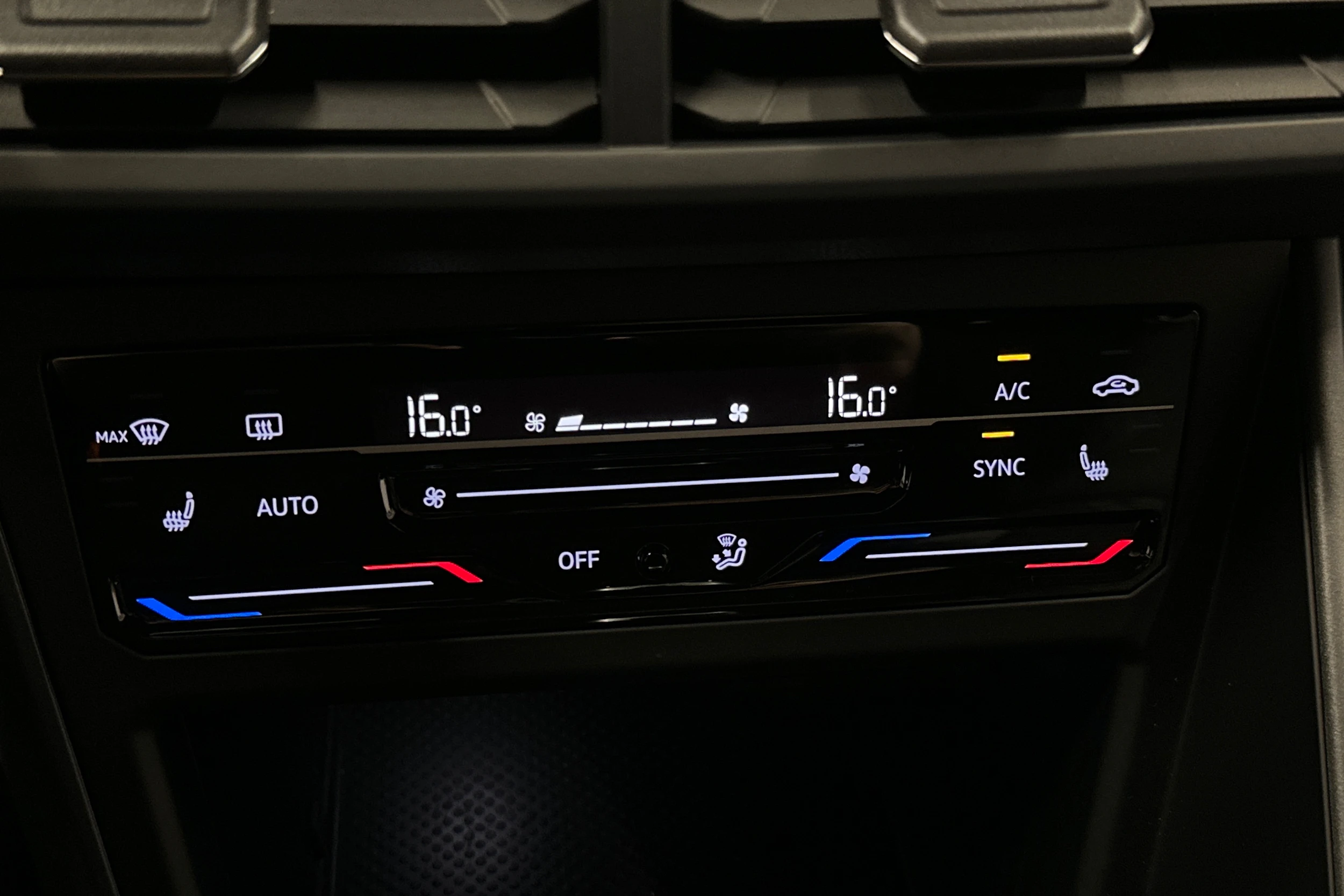 sininen Volkswagen Taigo 2023 kuva 25.