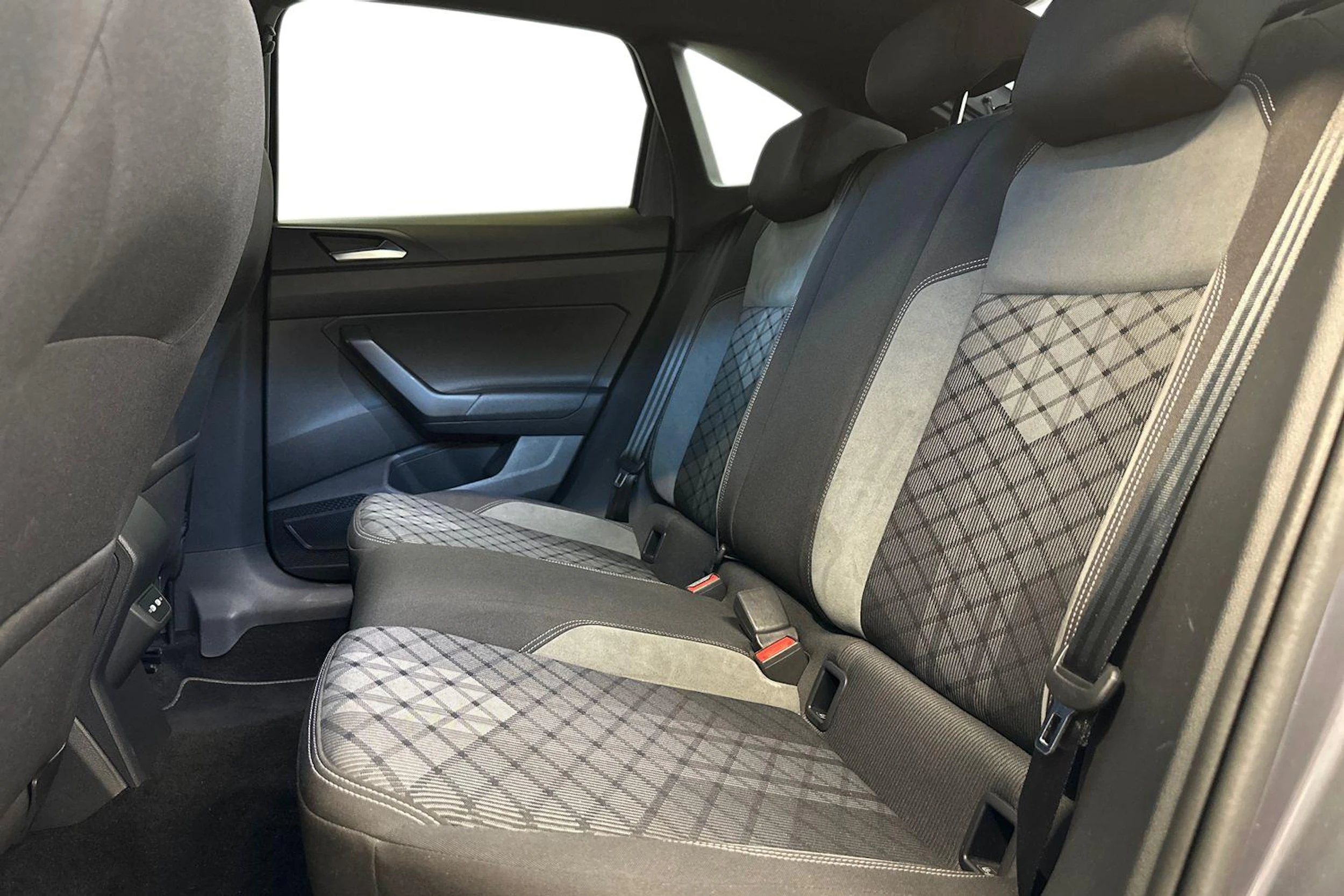 harmaa Volkswagen Taigo 2023 kuva 8.