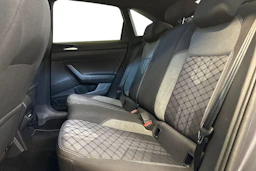 harmaa Volkswagen Taigo 2023 kuva 8.