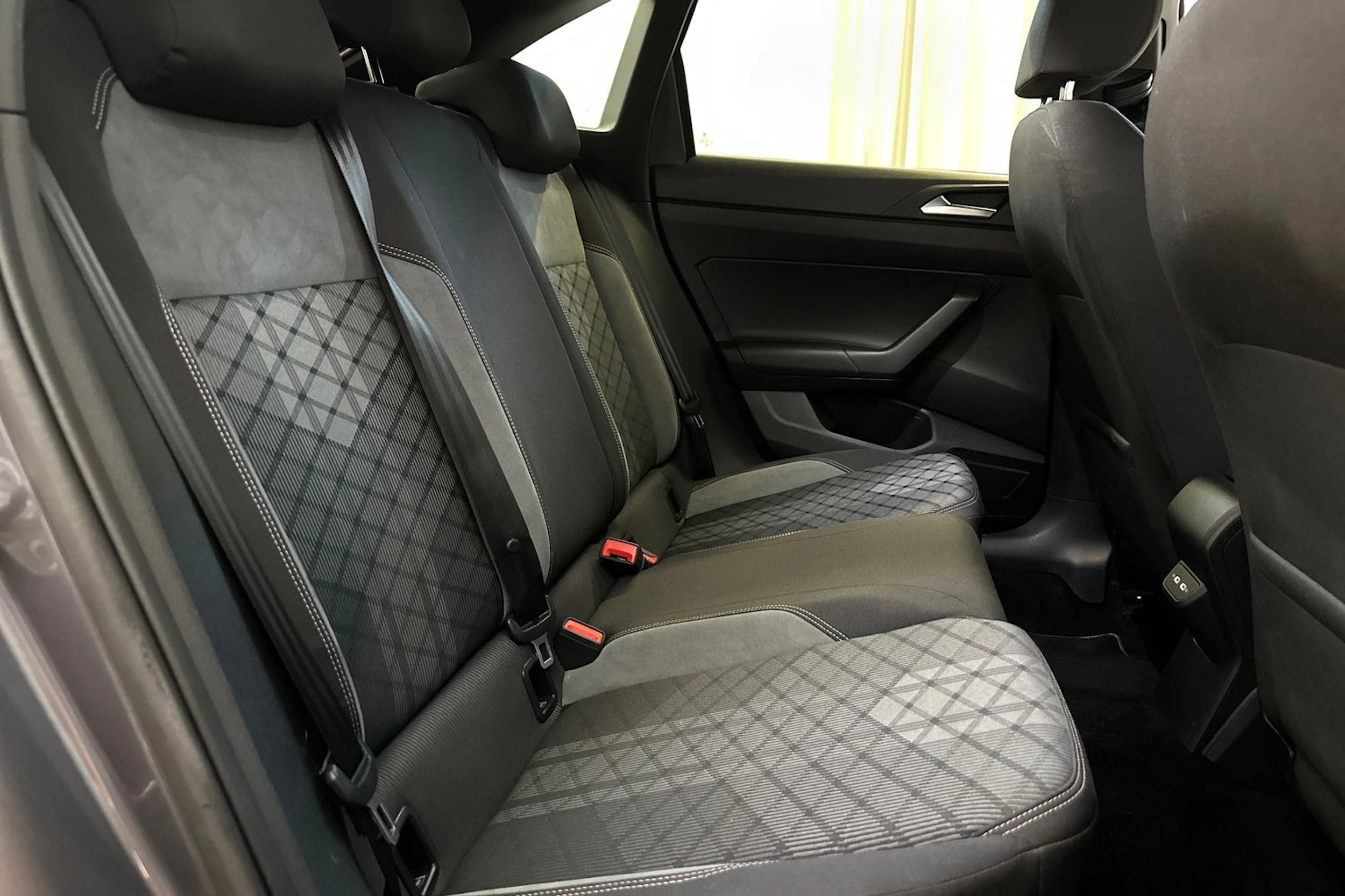 harmaa Volkswagen Taigo 2023 kuva 10.