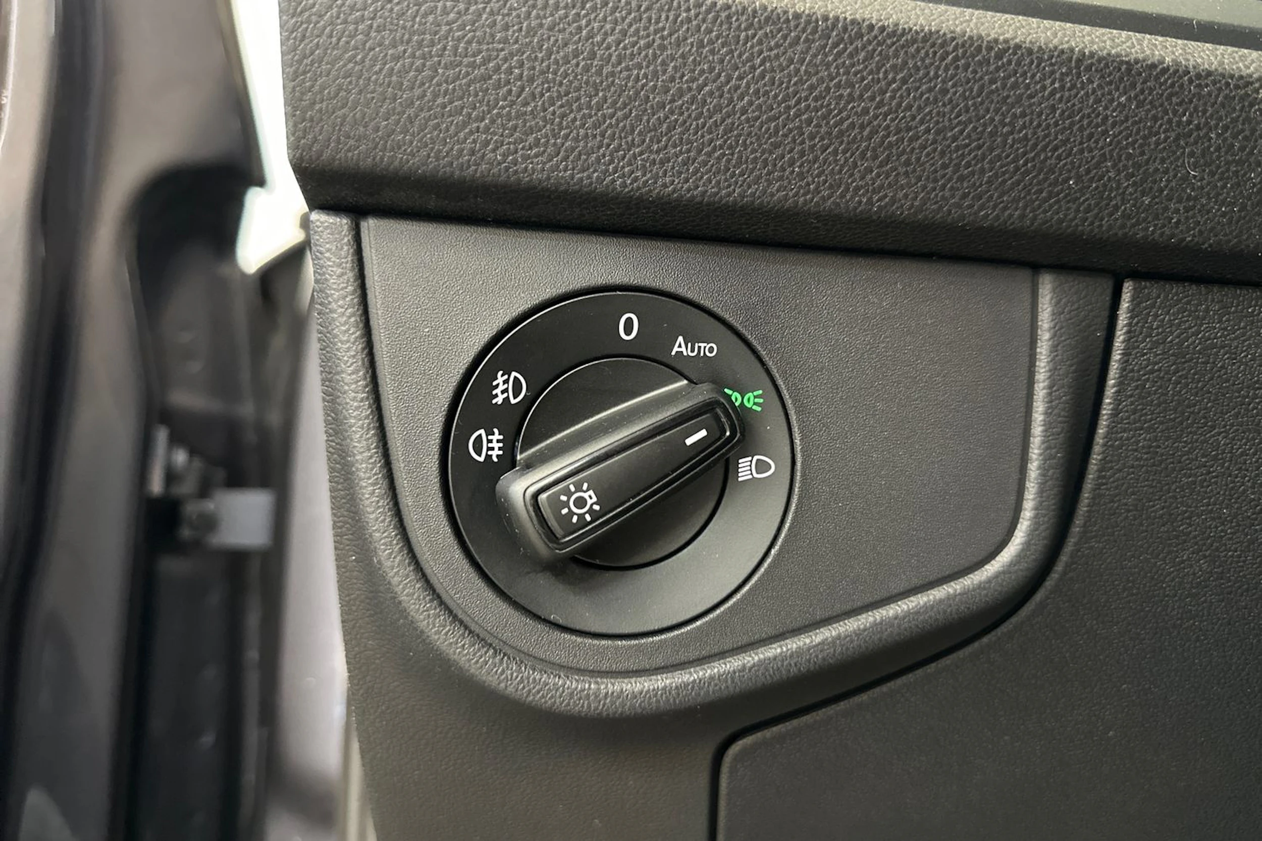 harmaa Volkswagen Taigo 2023 kuva 14.