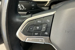 harmaa Volkswagen Taigo 2023 kuva 15.