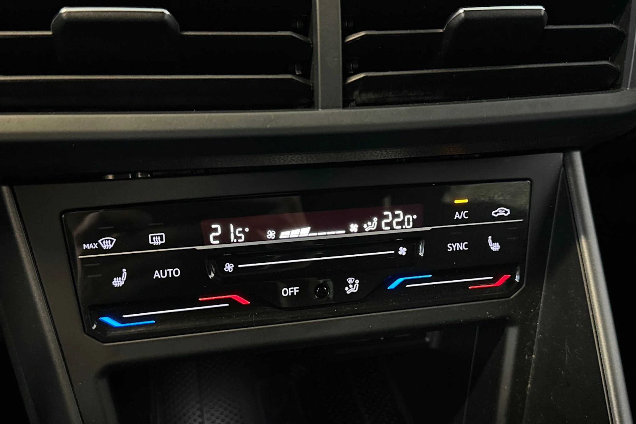 harmaa Volkswagen Taigo 2023 kuva 19.