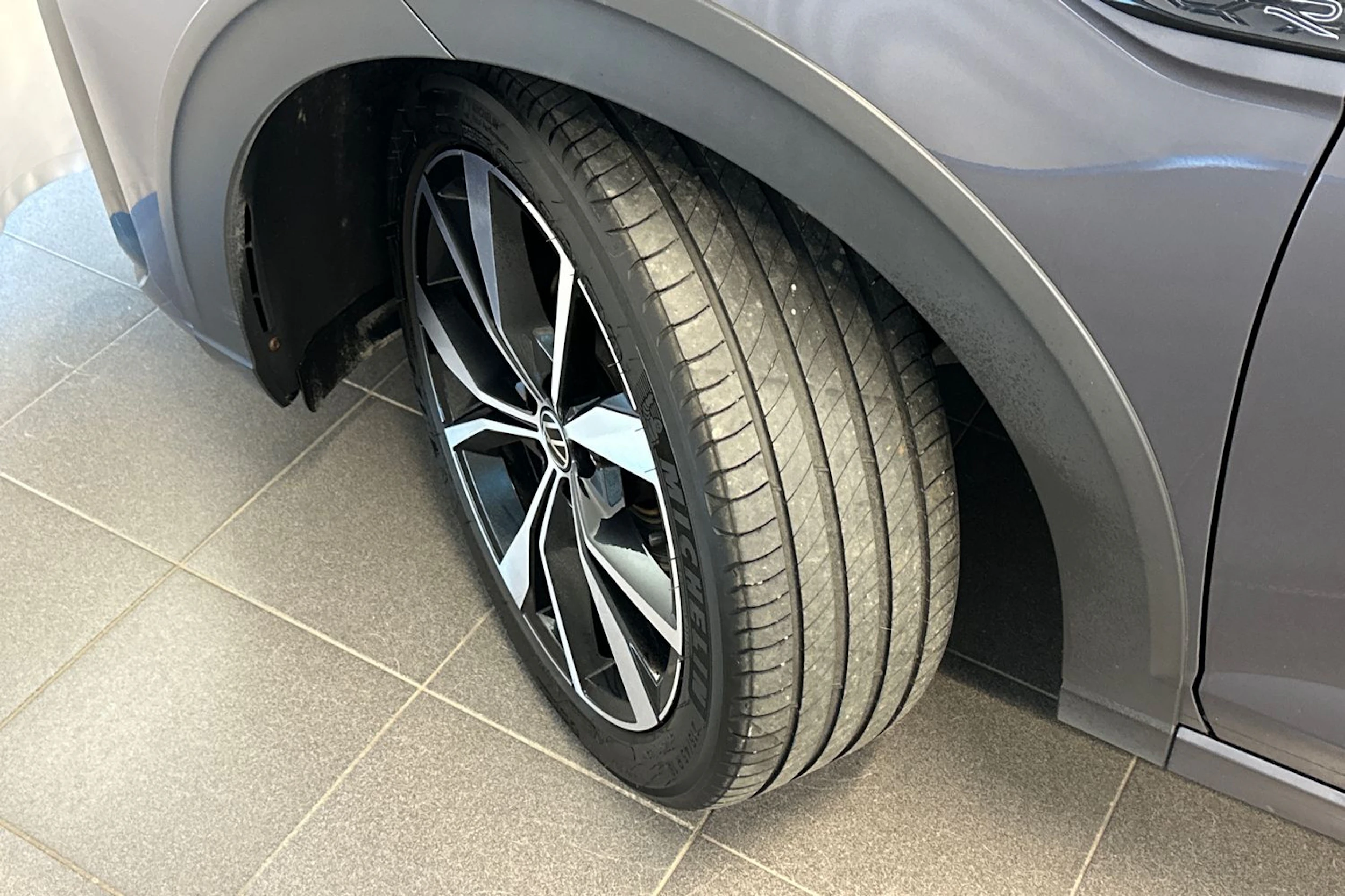harmaa Volkswagen Taigo 2023 kuva 24.