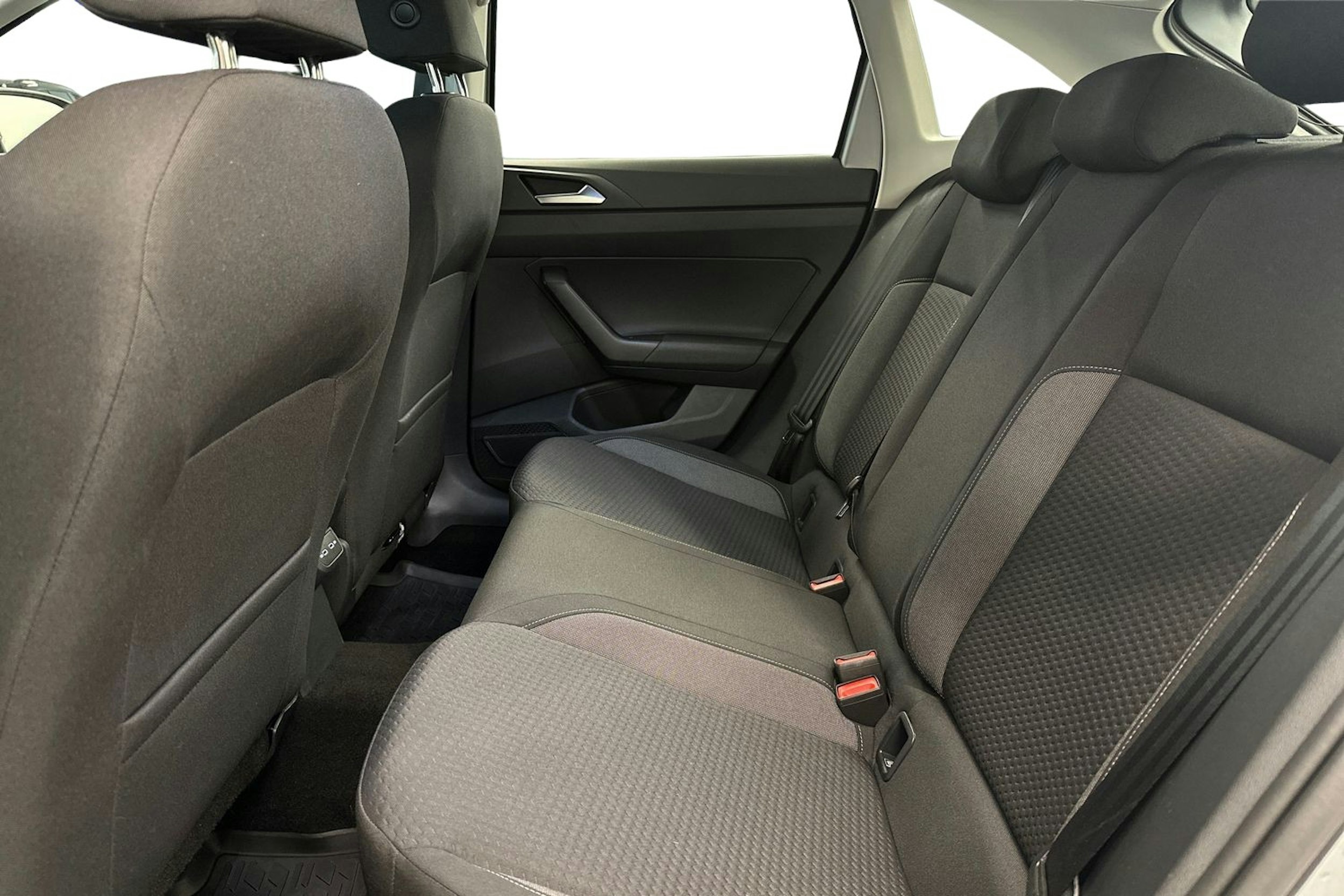 Harmaa Volkswagen Taigo 2023 kuva 10.