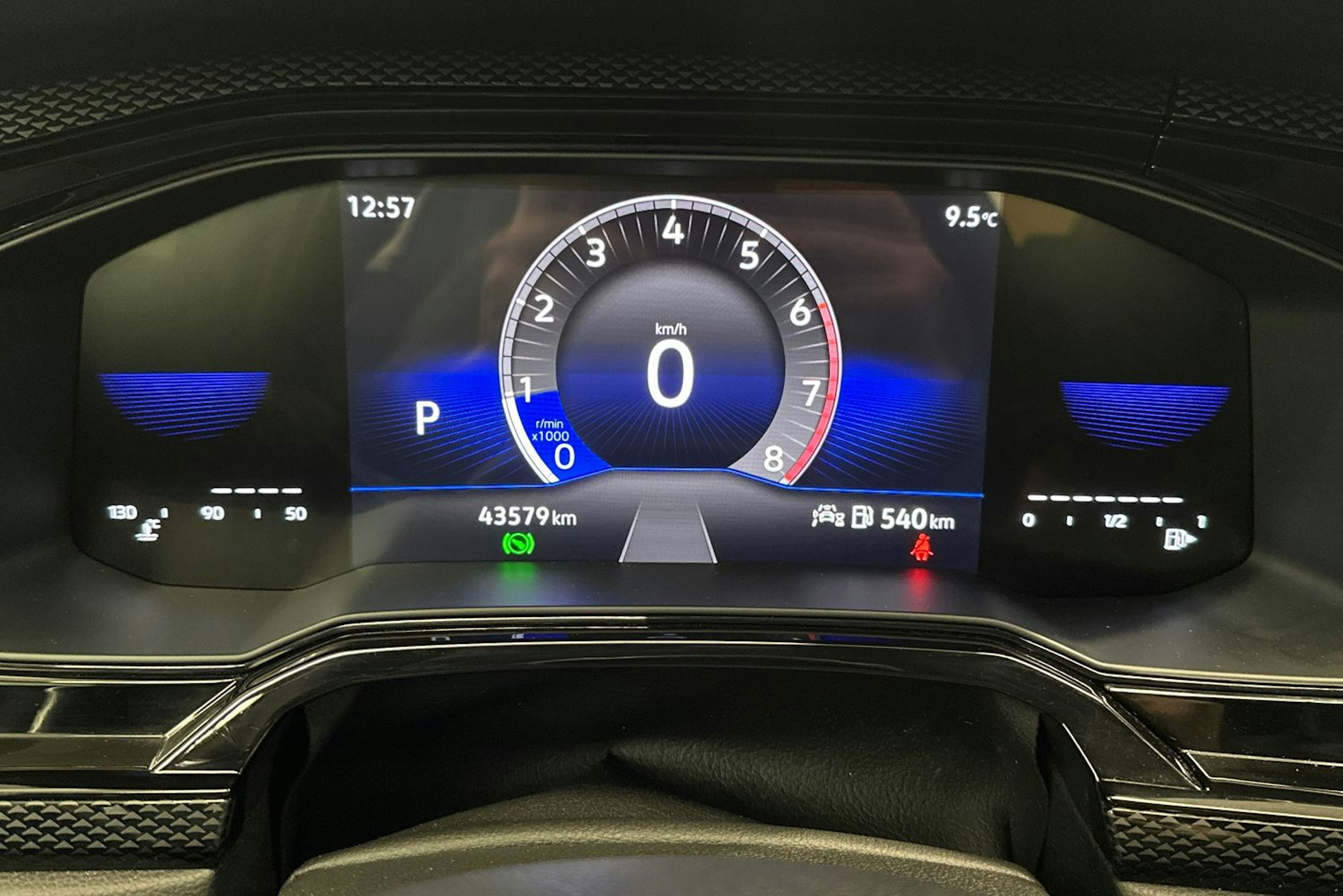 Harmaa Volkswagen Taigo 2023 kuva 19.