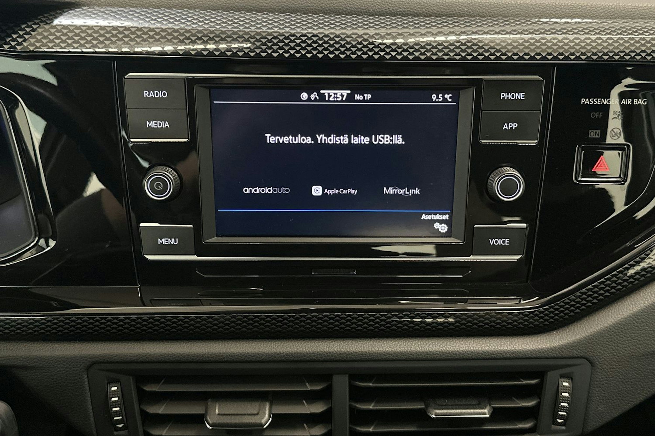 Harmaa Volkswagen Taigo 2023 kuva 20.