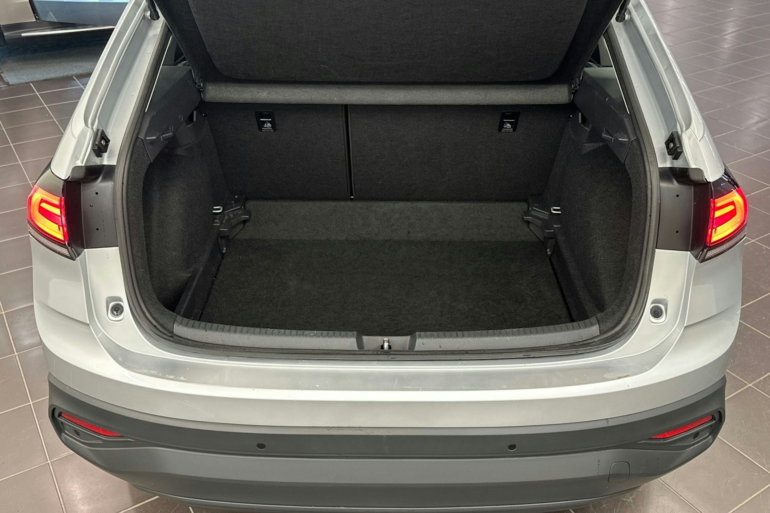 Harmaa Volkswagen Taigo 2023 kuva 23.