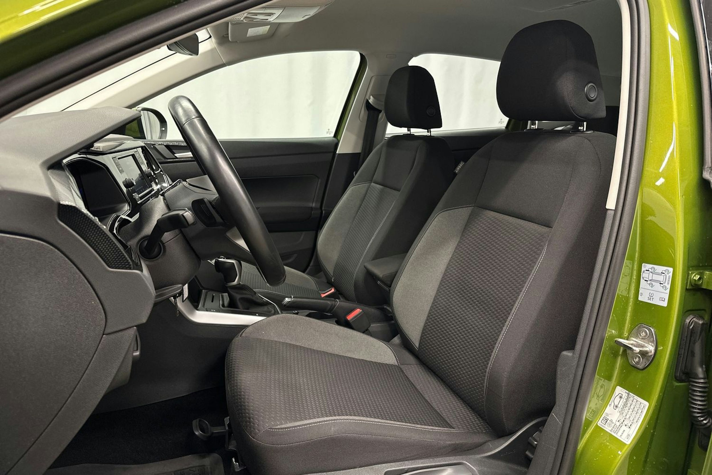 vihreä Volkswagen Taigo 2023 kuva 14.