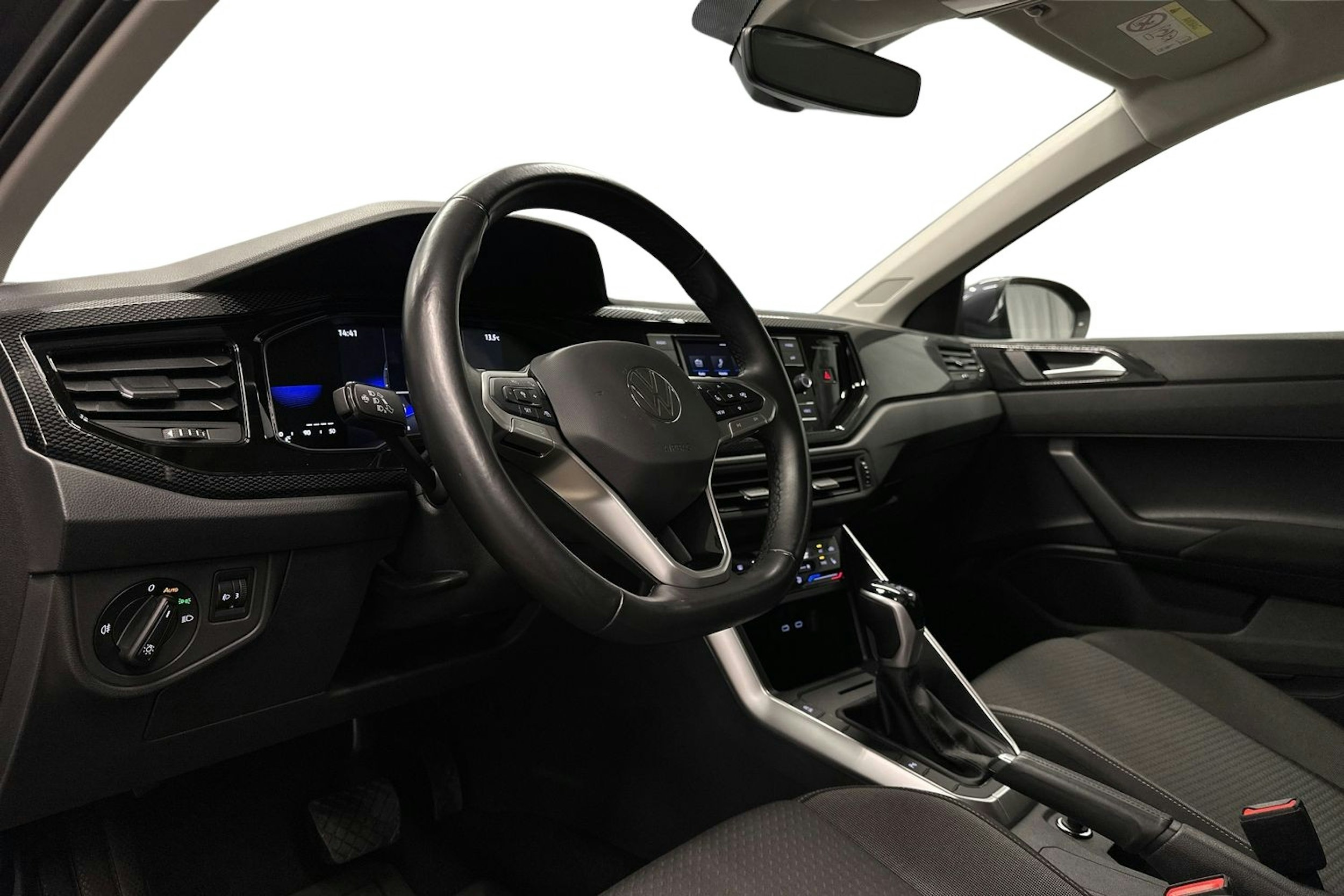 harmaa Volkswagen Taigo 2023 kuva 7.