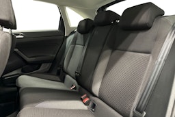 harmaa Volkswagen Taigo 2023 kuva 10.