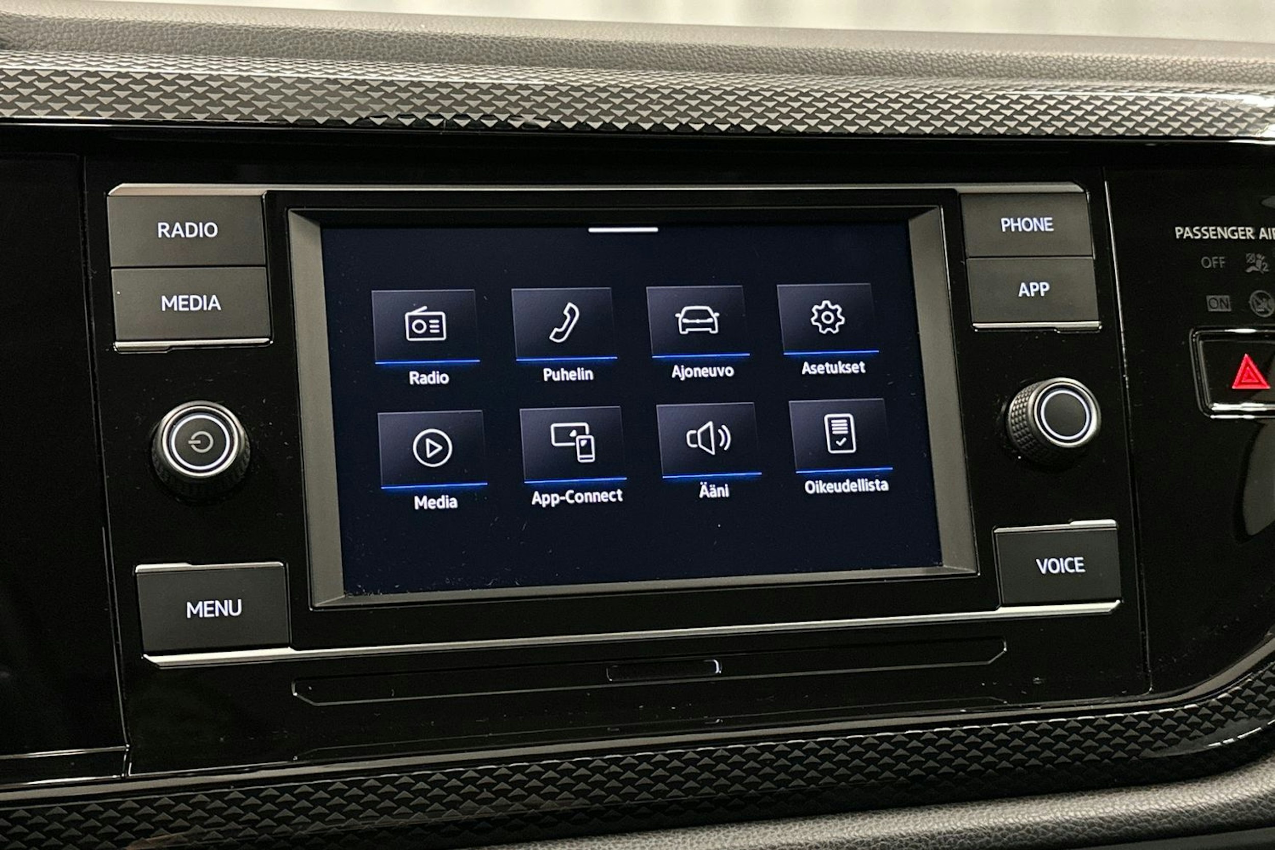 harmaa Volkswagen Taigo 2023 kuva 20.