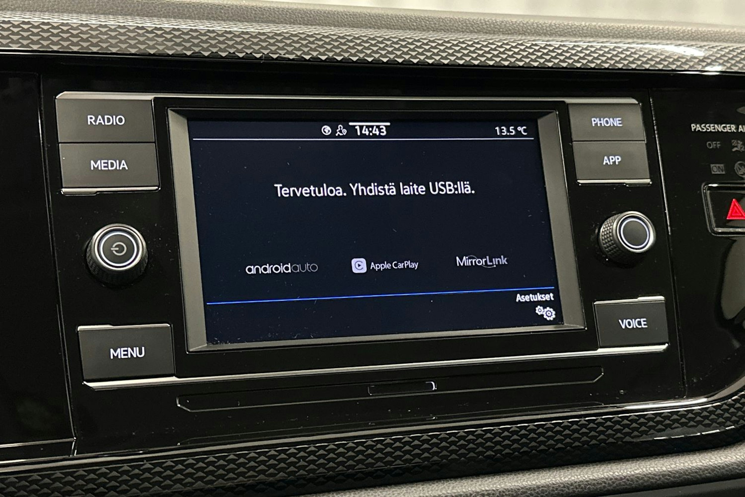 harmaa Volkswagen Taigo 2023 kuva 24.