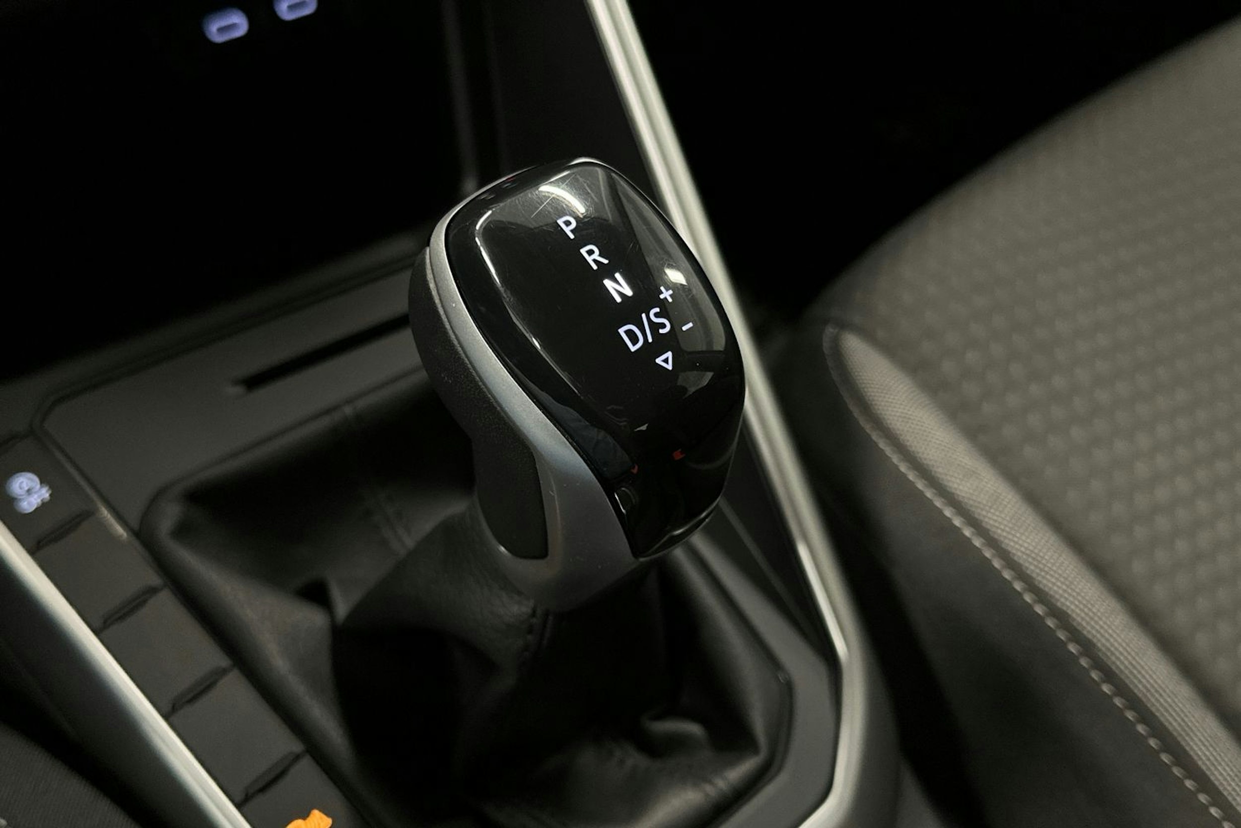 harmaa Volkswagen Taigo 2023 kuva 26.