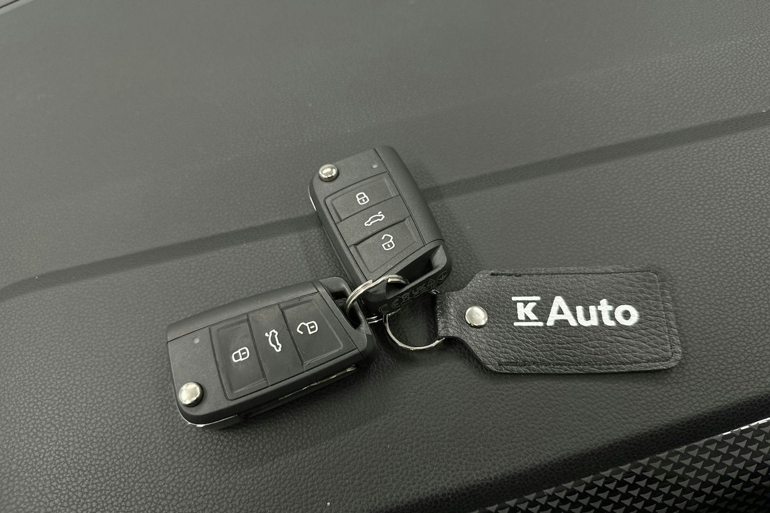 harmaa Volkswagen Taigo 2023 kuva 28.