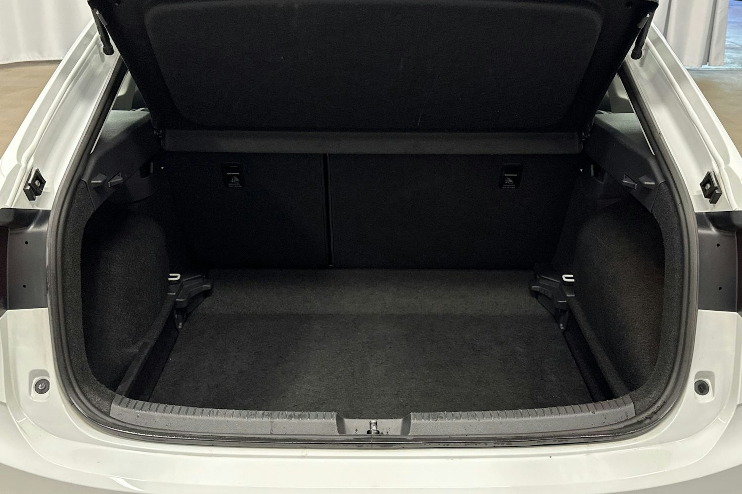 valkoinen Volkswagen Taigo 2023 kuva 25.