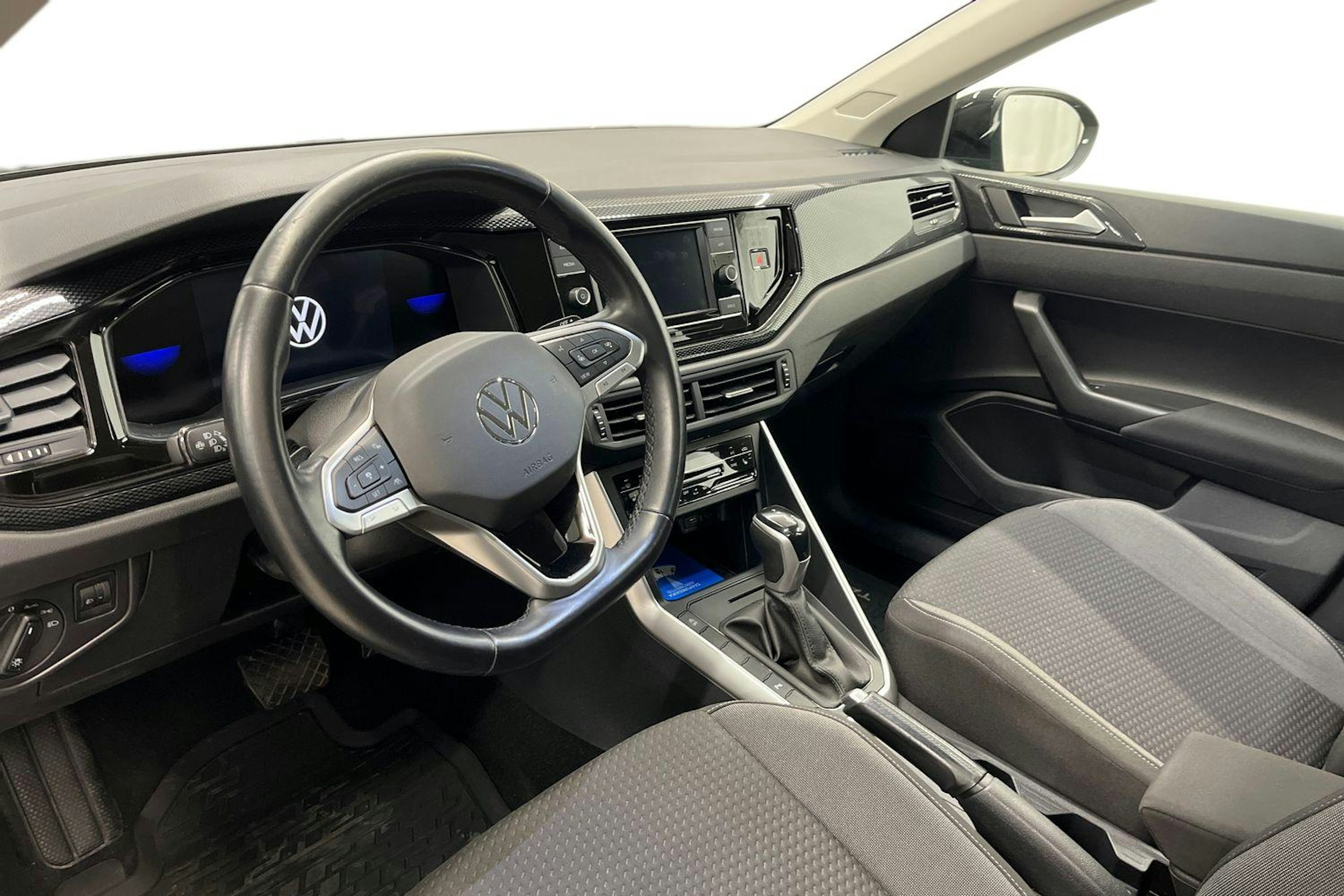 musta Volkswagen Taigo 2023 kuva 7.