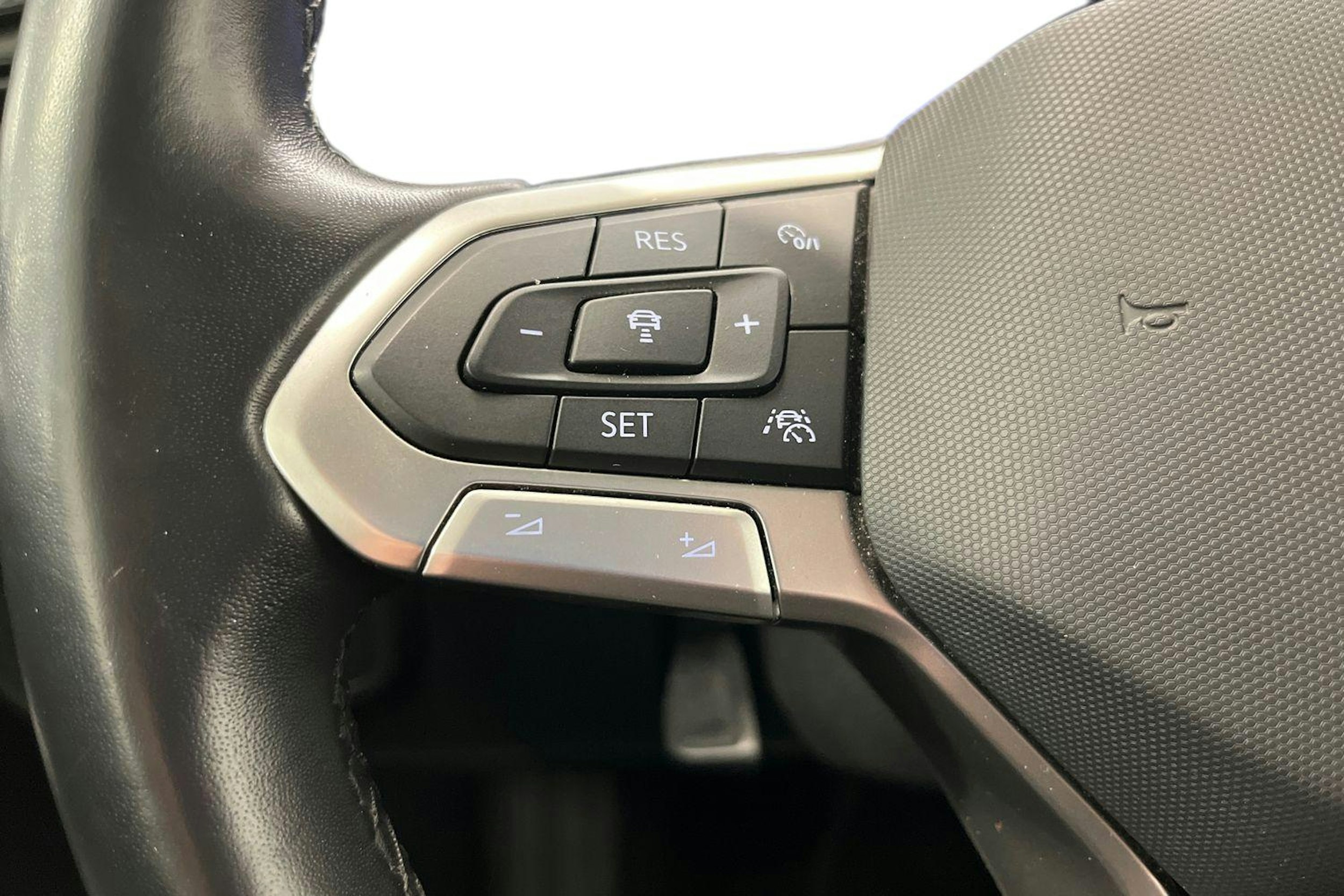 musta Volkswagen Taigo 2023 kuva 11.