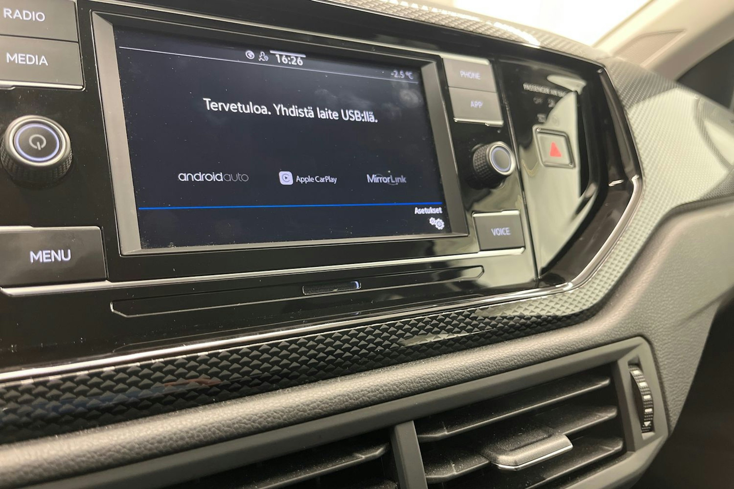 musta Volkswagen Taigo 2023 kuva 16.