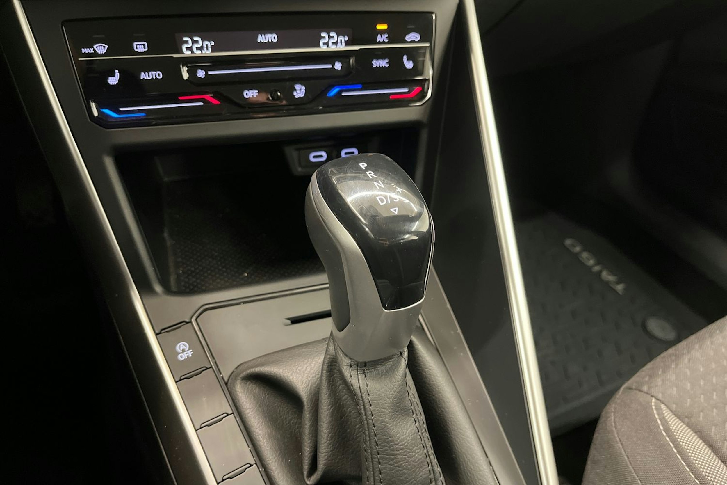 musta Volkswagen Taigo 2023 kuva 18.