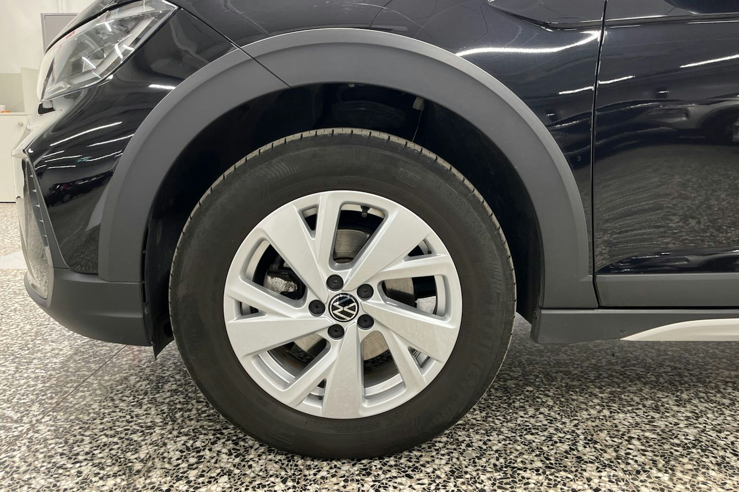 musta Volkswagen Taigo 2023 kuva 20.