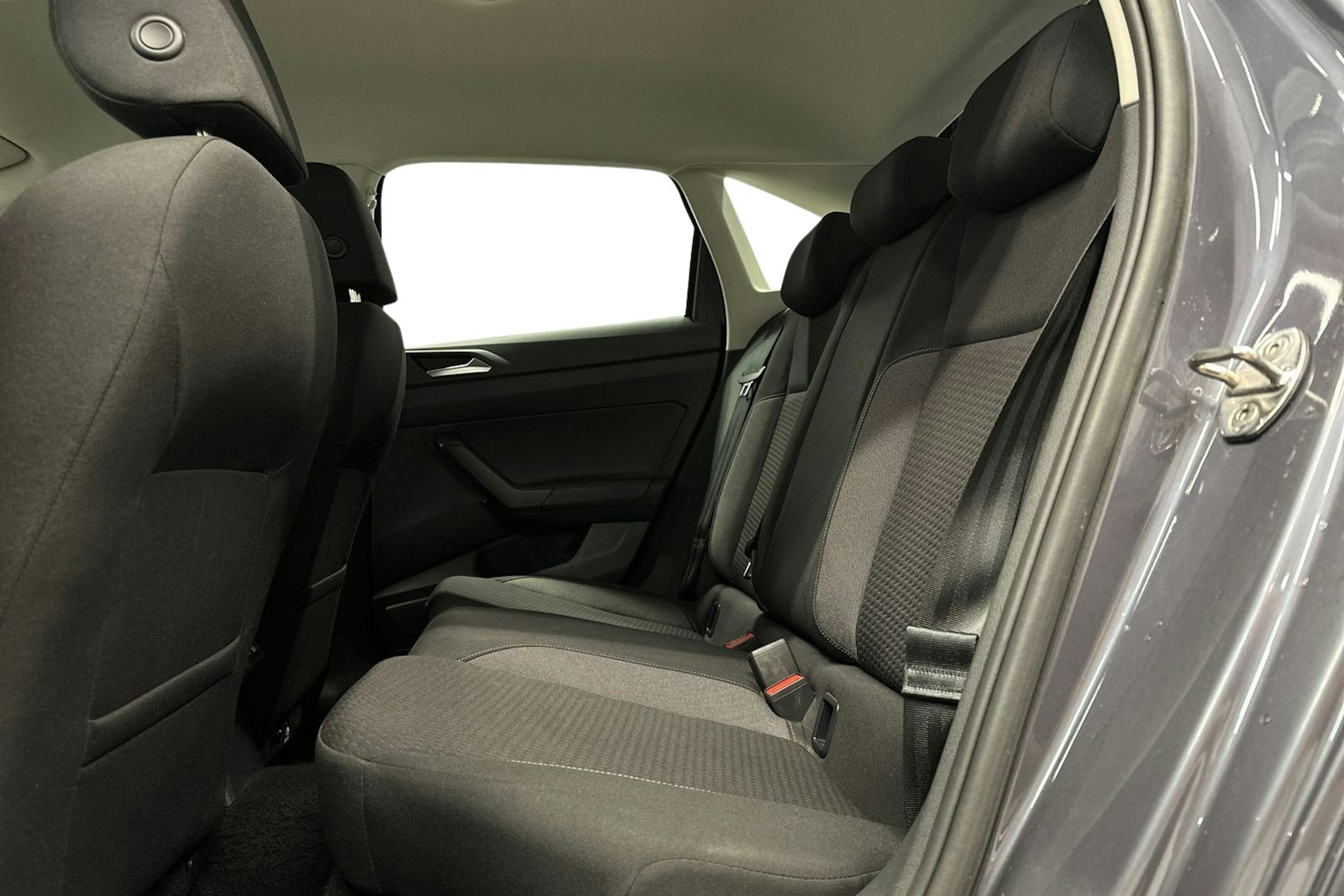 harmaa Volkswagen Taigo 2023 kuva 8.