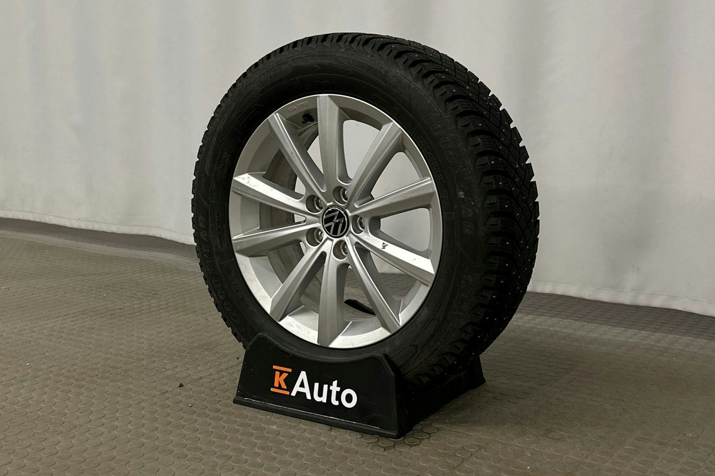 harmaa Volkswagen Taigo 2023 kuva 10.