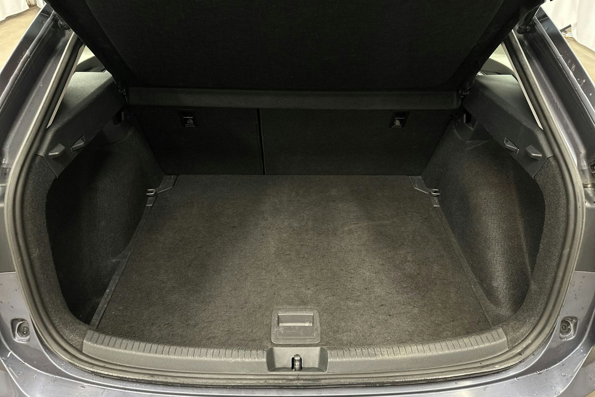 harmaa Volkswagen Taigo 2023 kuva 11.