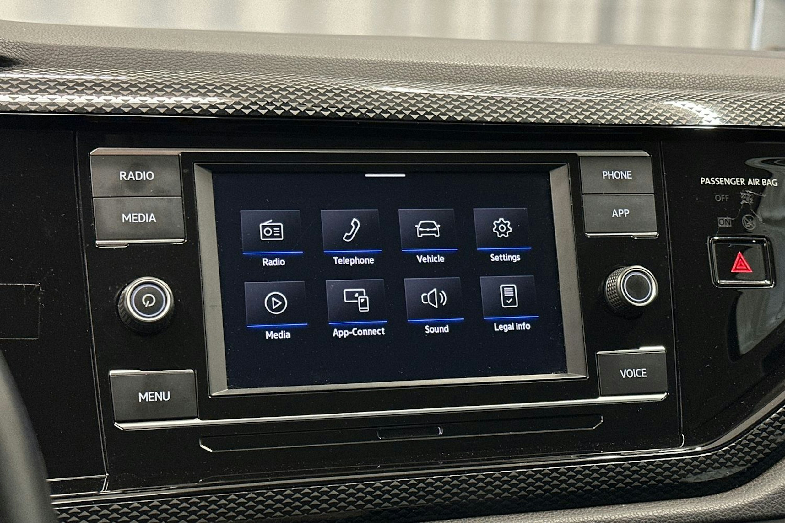 harmaa Volkswagen Taigo 2023 kuva 19.