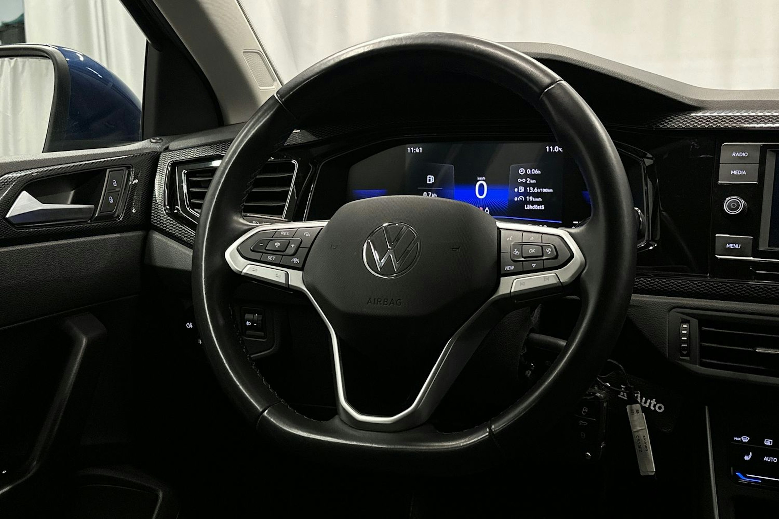 sininen Volkswagen Taigo 2023 kuva 14.