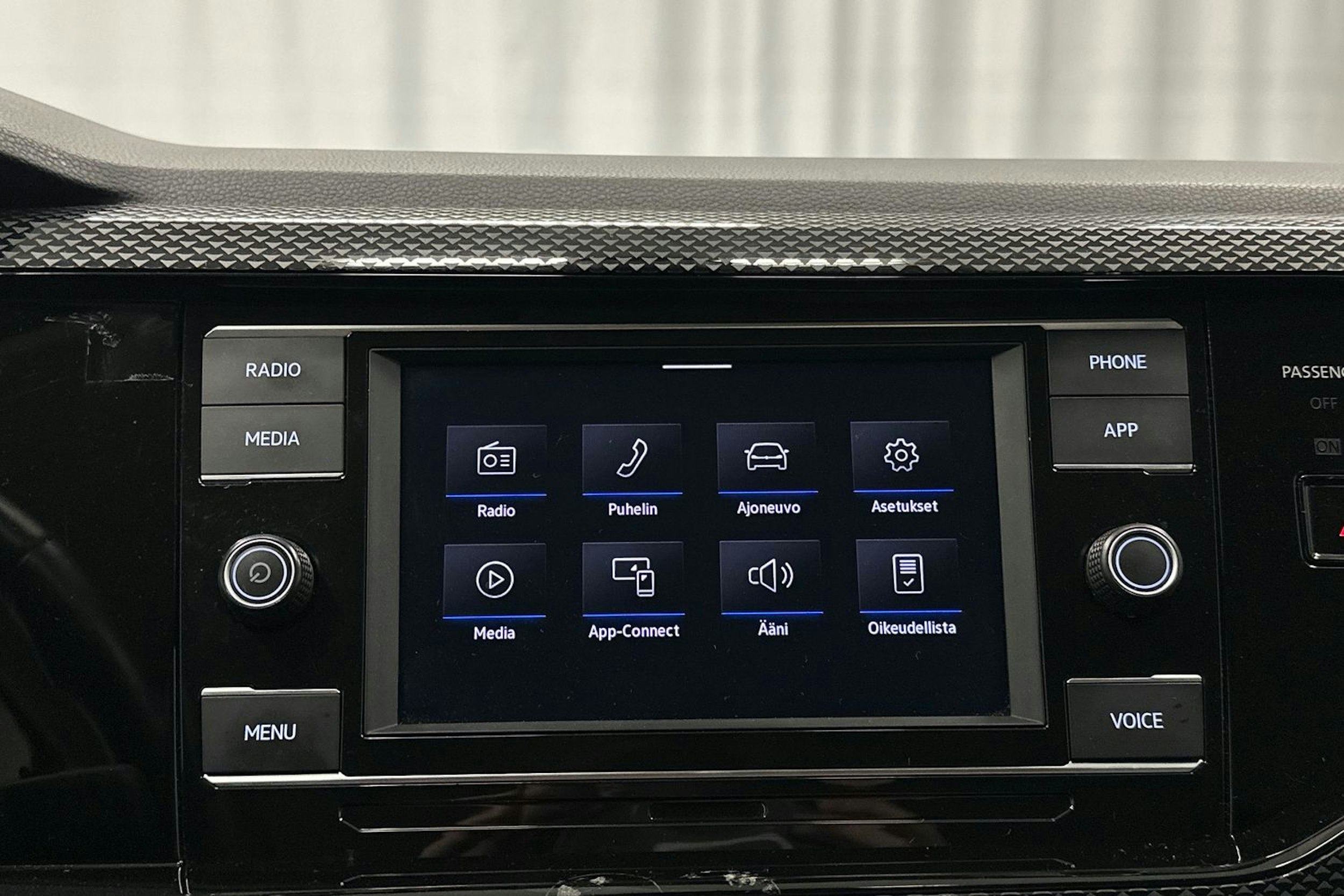 sininen Volkswagen Taigo 2023 kuva 21.