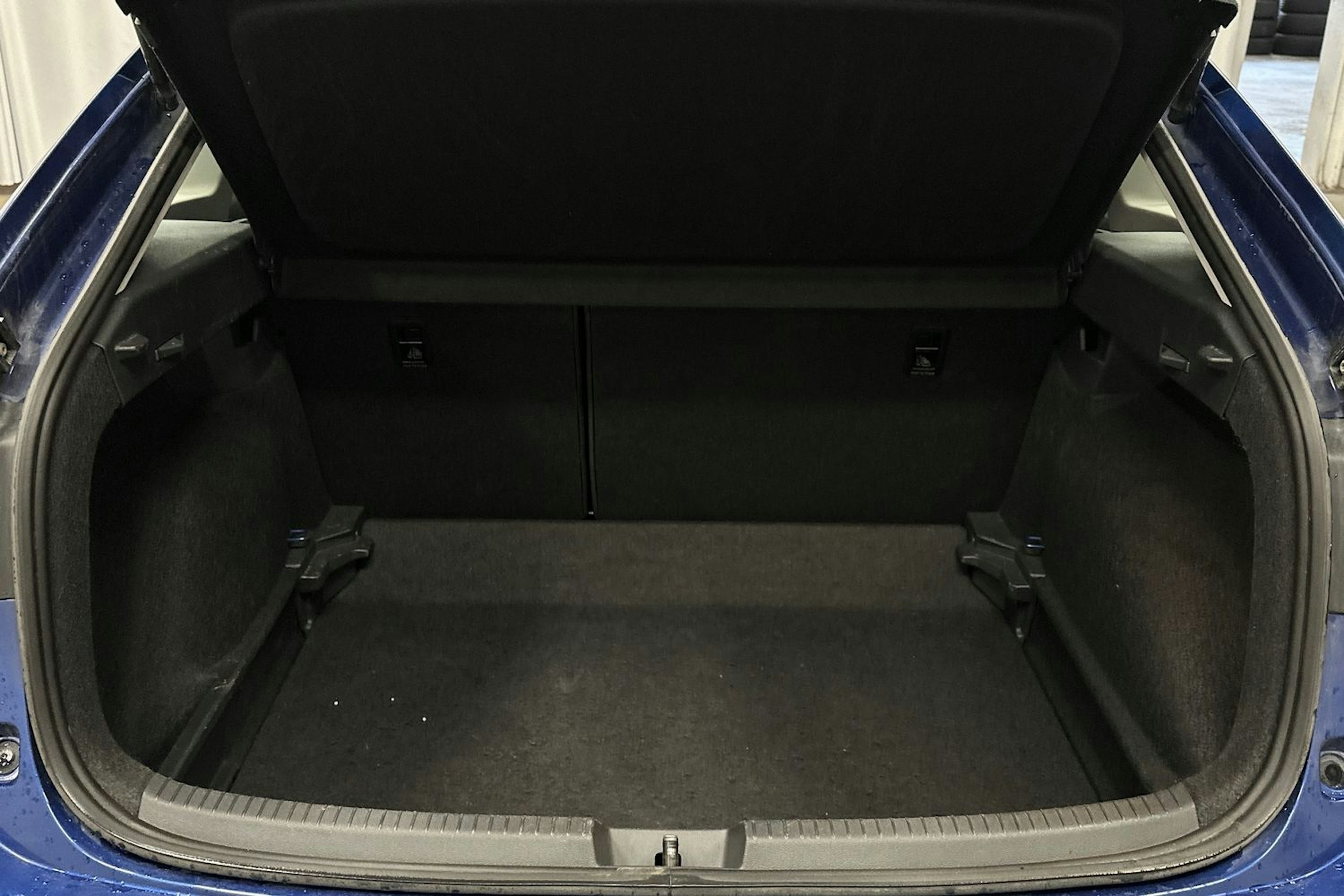 sininen Volkswagen Taigo 2023 kuva 26.