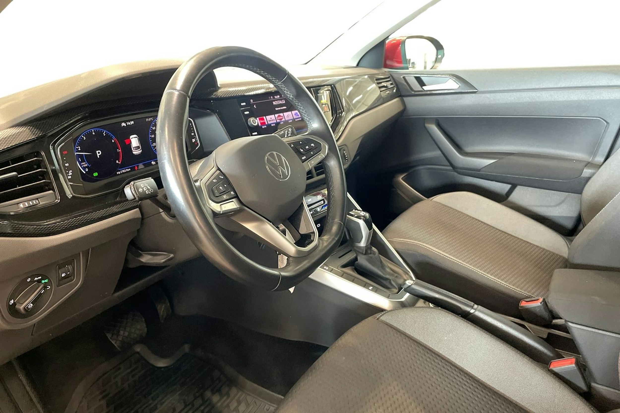 punainen Volkswagen Taigo 2023 kuva 7.