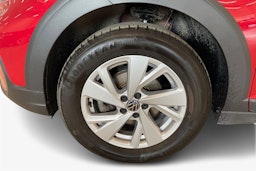 punainen Volkswagen Taigo 2023 kuva 11.