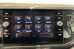 punainen Volkswagen Taigo 2023 kuva 20.