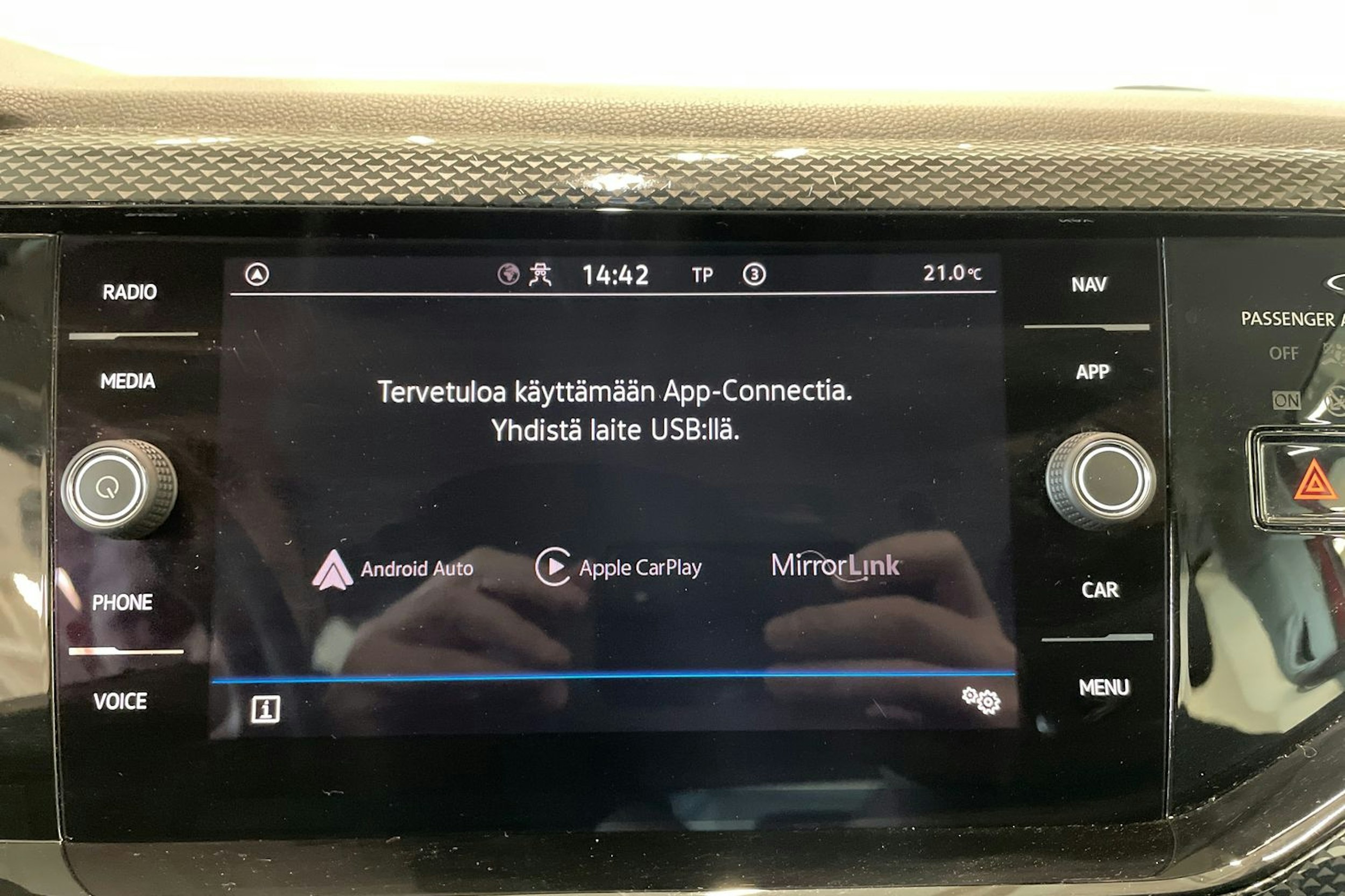 punainen Volkswagen Taigo 2023 kuva 22.