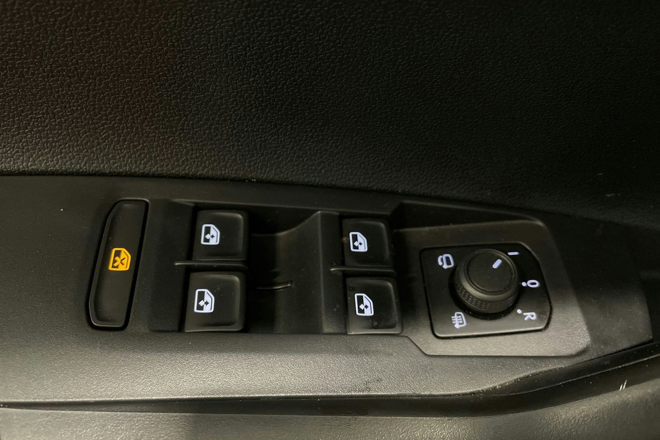 punainen Volkswagen Taigo 2023 kuva 28.