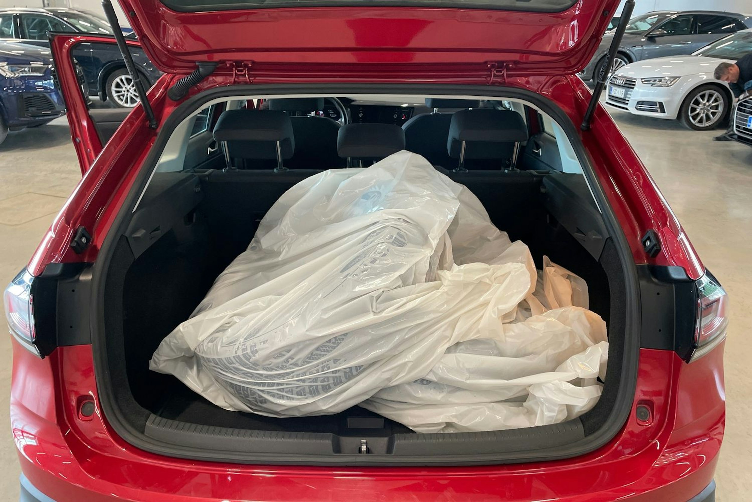 punainen Volkswagen Taigo 2023 kuva 31.