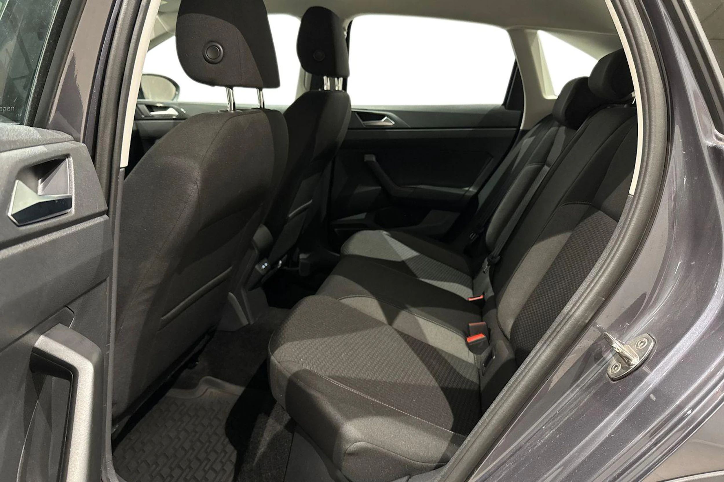 harmaa Volkswagen Taigo 2023 kuva 8.