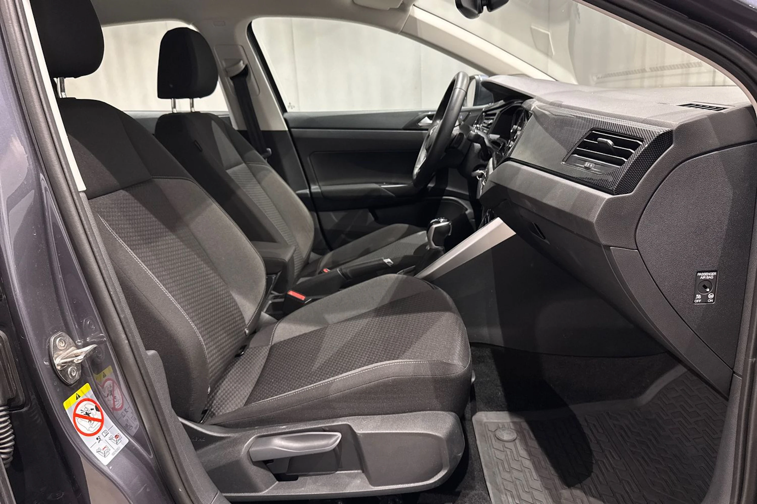 harmaa Volkswagen Taigo 2023 kuva 13.