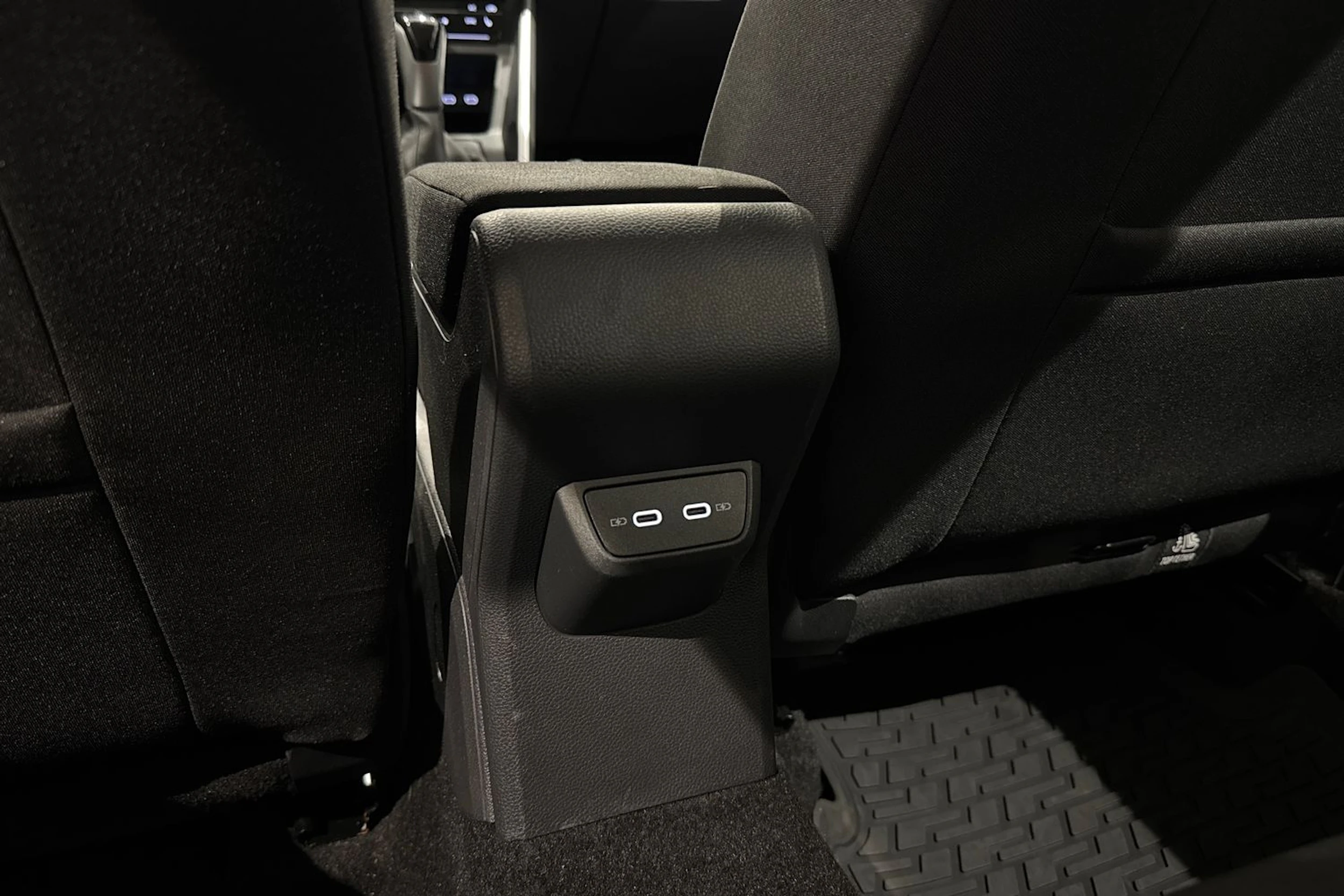 harmaa Volkswagen Taigo 2023 kuva 14.